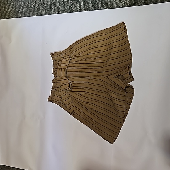 H&M paperback style shorts - Picture 1 of 4